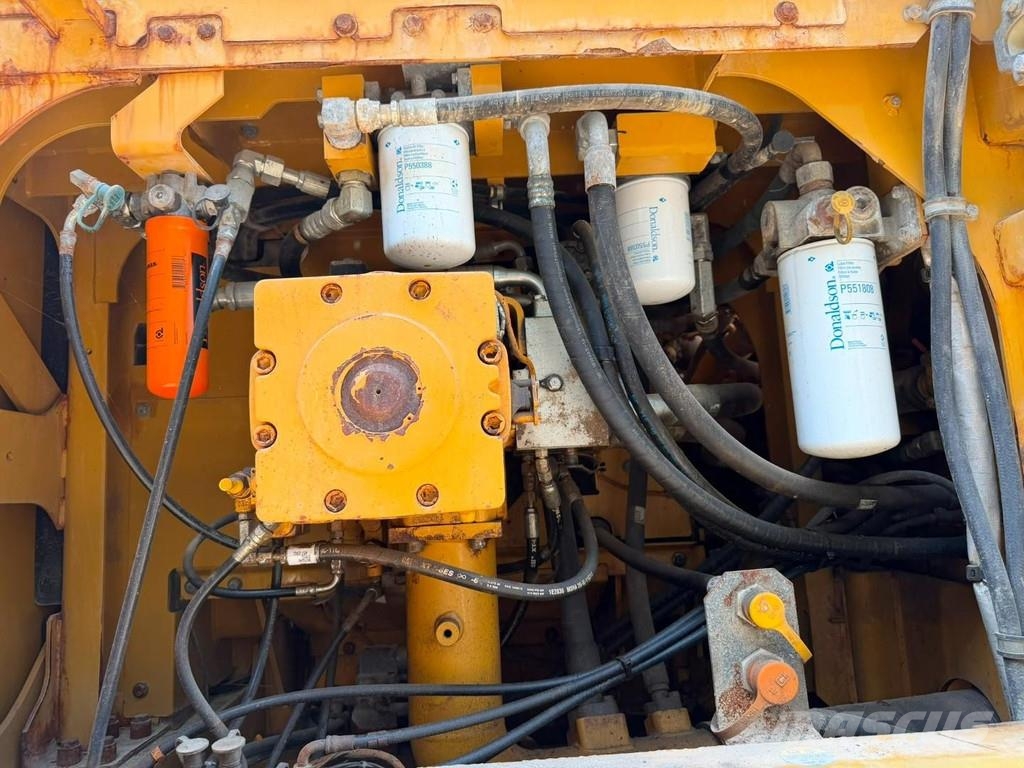 CAT 374F Rupsgraafmachines