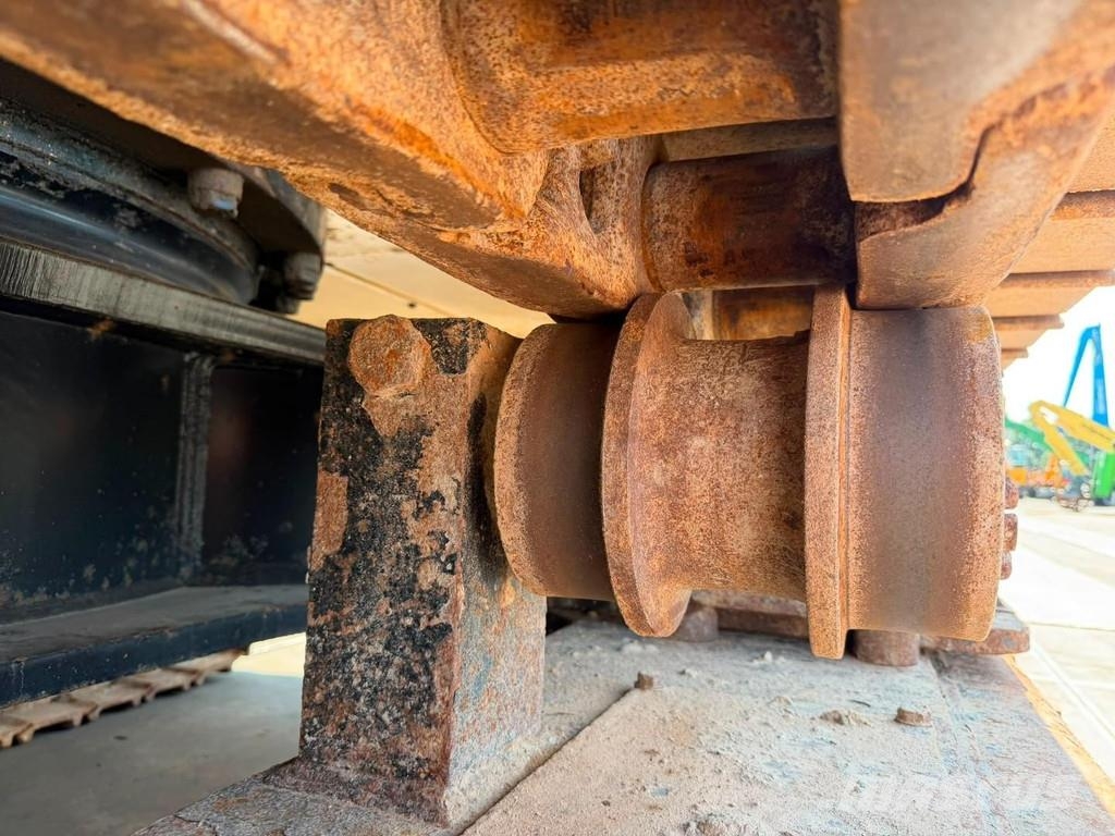 CAT 374F Rupsgraafmachines