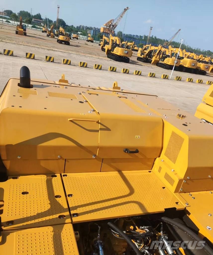 CAT 352 履带挖掘机