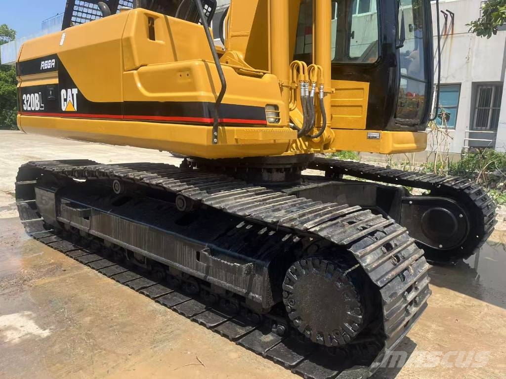 CAT 320 B L Gravemaskiner på larvebånd