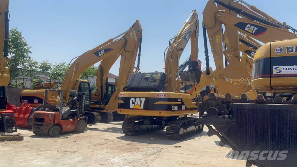 CAT 320 B L Gravemaskiner på larvebånd