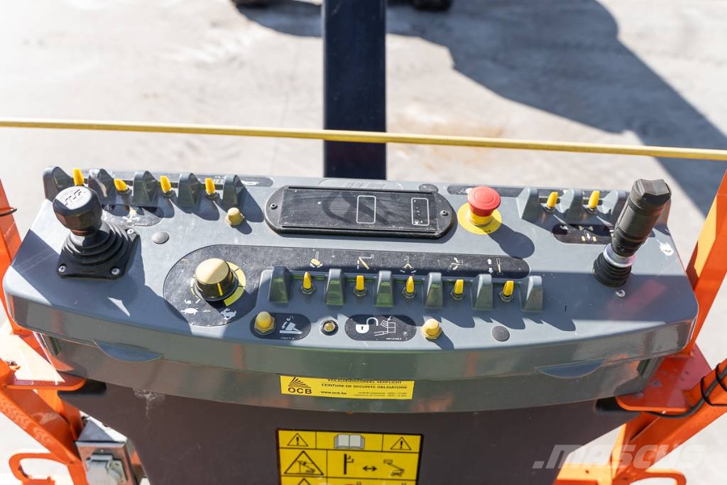 JLG 1250 AJP رافعات سلة تلسكوبية