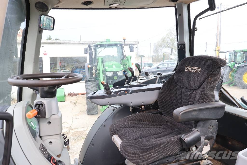 Valtra T 174 Tractores