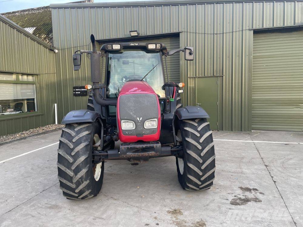 Valtra N 141 트랙터