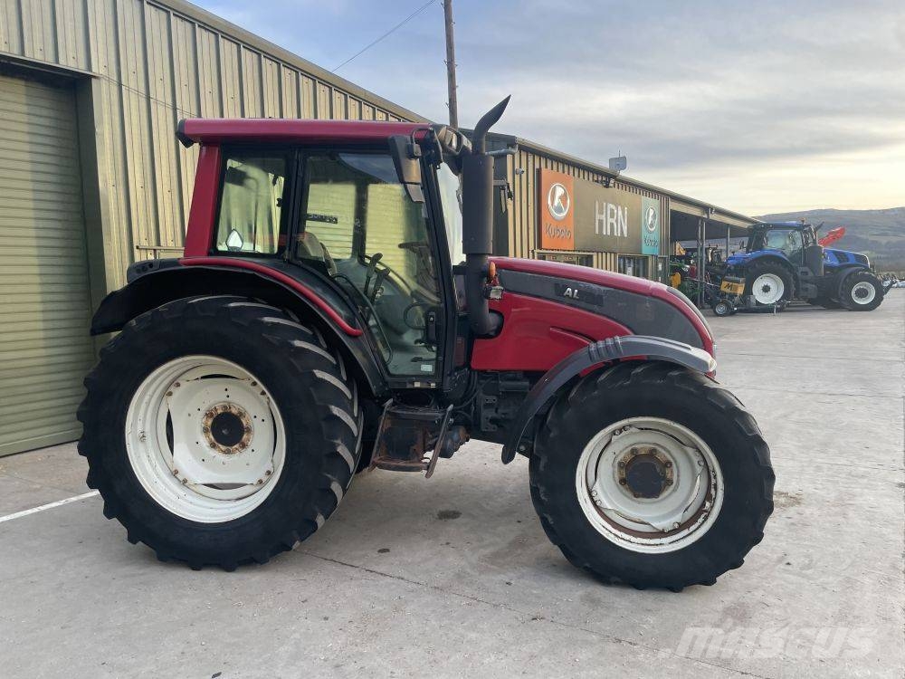 Valtra N 141 트랙터