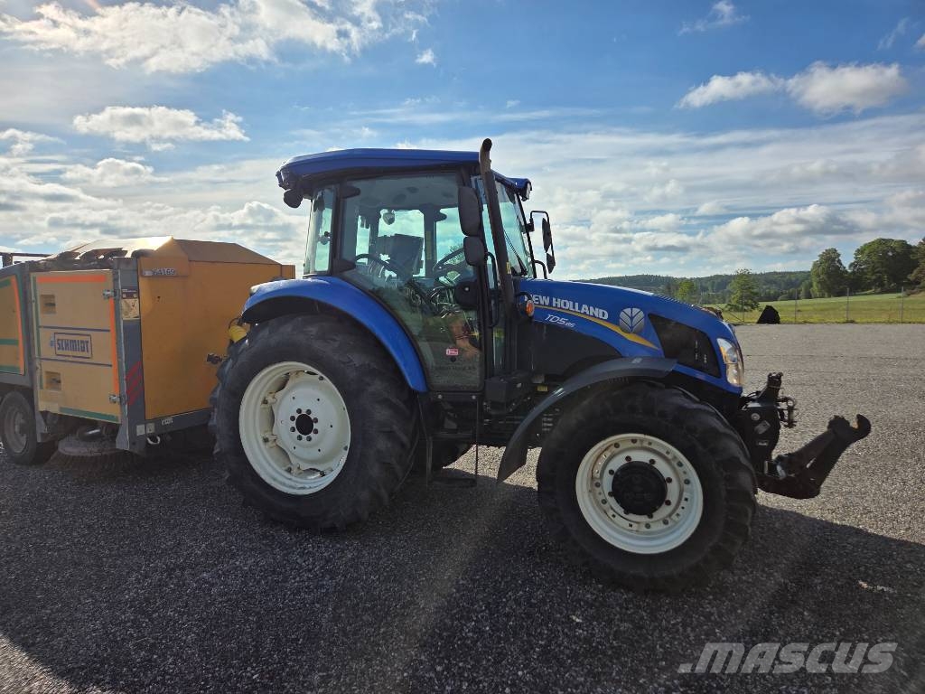 New Holland TD5,85 med snö och soputrustning TD 5.85 Traktorer