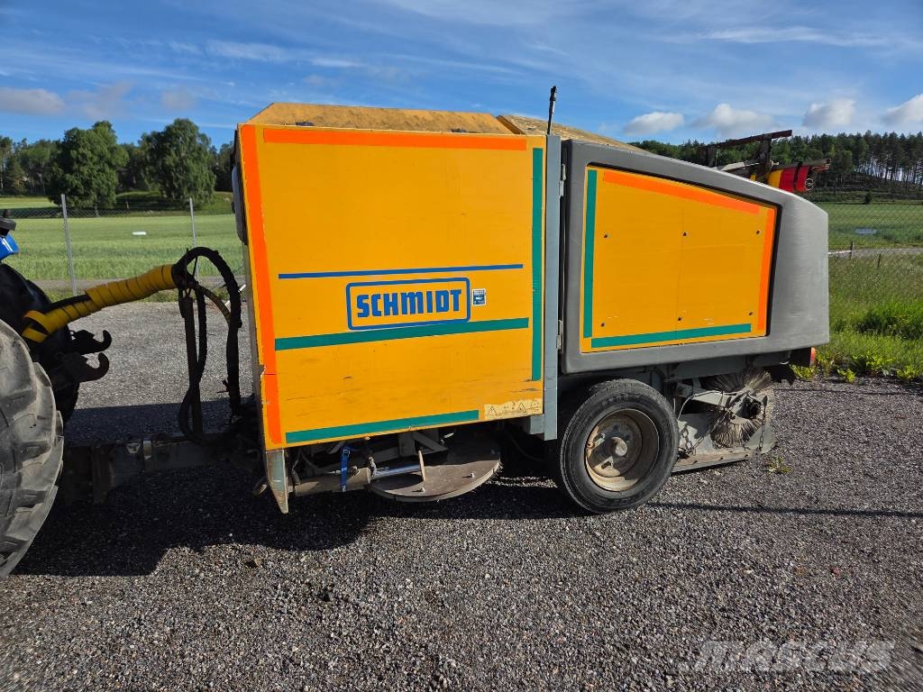 New Holland TD5,85 med snö och soputrustning TD 5.85 Traktorer