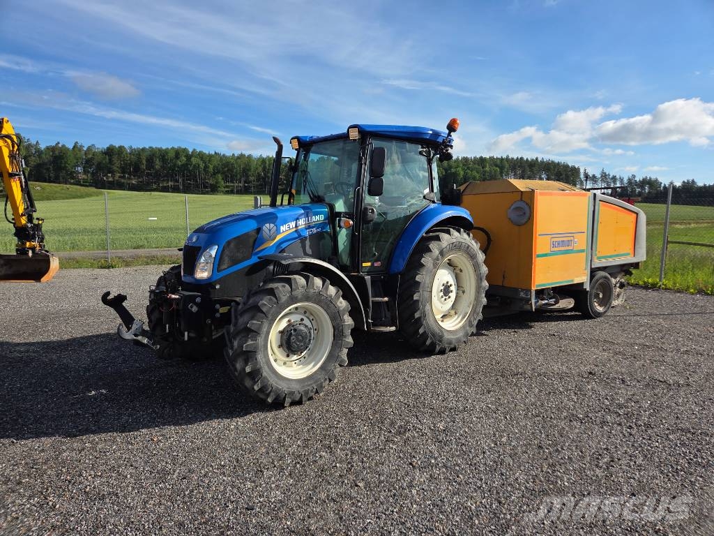 New Holland TD5,85 med snö och soputrustning TD 5.85 Traktorer