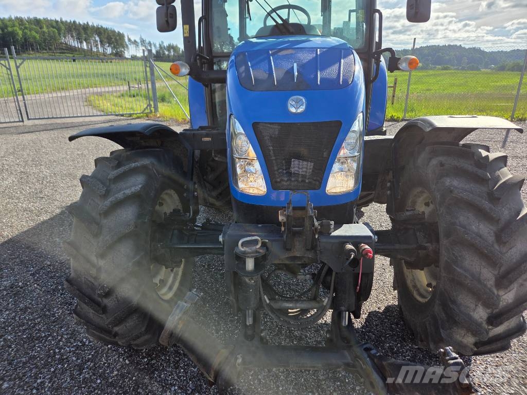 New Holland TD5,85 med snö och soputrustning TD 5.85 Traktorer