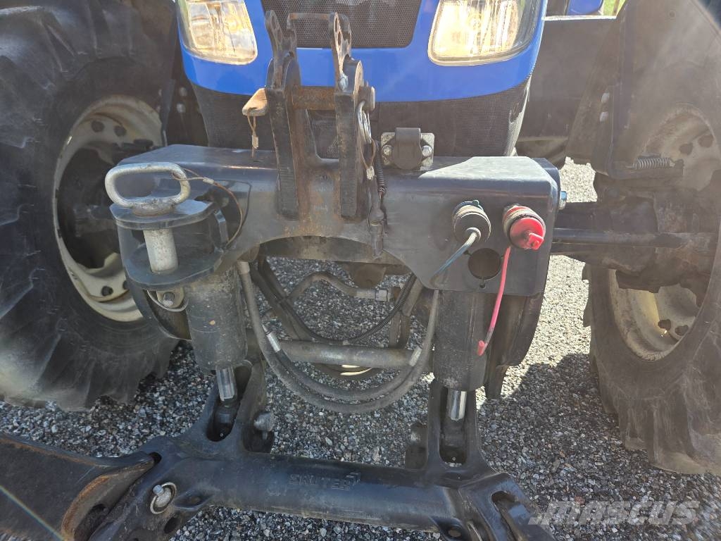 New Holland TD5,85 med snö och soputrustning TD 5.85 Traktorer