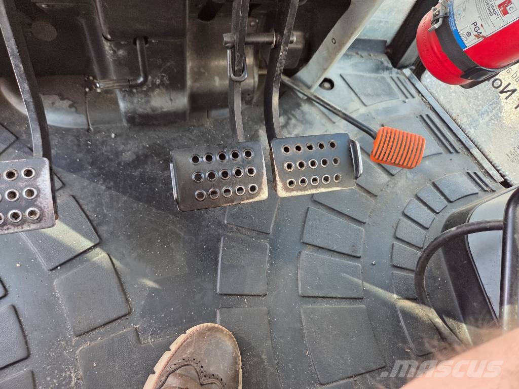 New Holland TD5,85 med snö och soputrustning TD 5.85 Traktorer