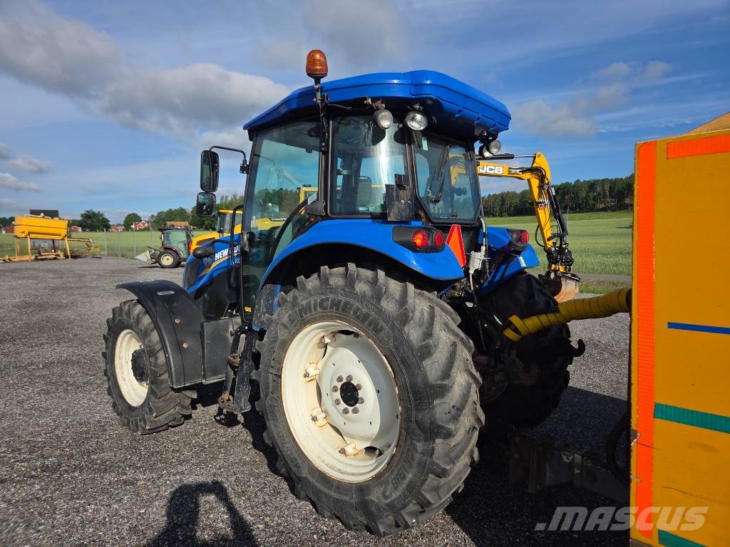 New Holland TD5,85 med snö och soputrustning TD 5.85 Traktorer