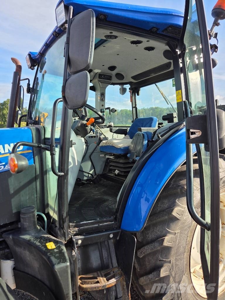 New Holland TD5,85 med snö och soputrustning TD 5.85 Traktorer