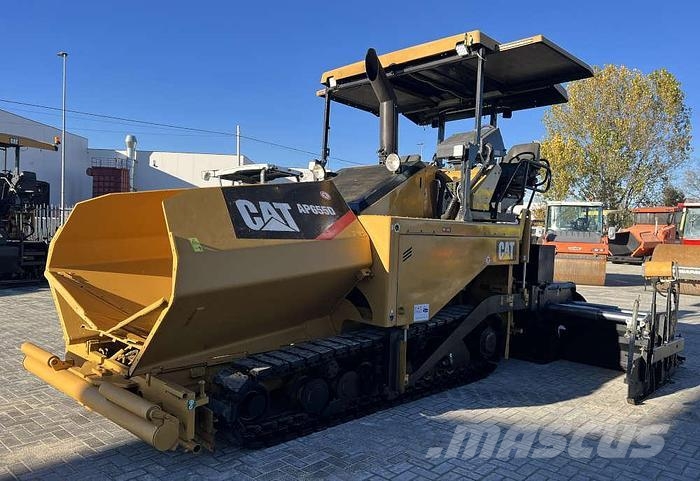 CAT AP 655D Επίστρωση ασφάλτου