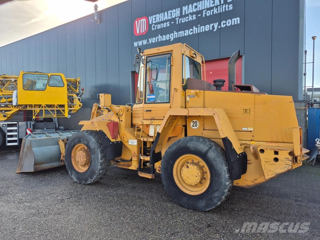 CASE 621B Wielladers
