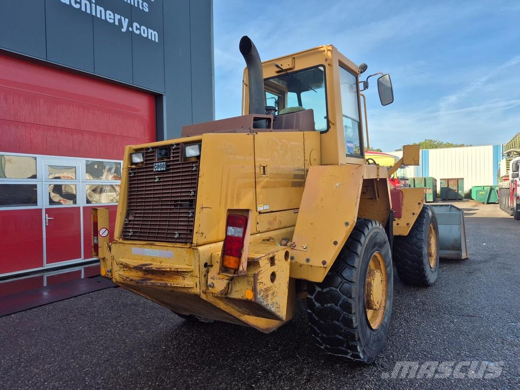 CASE 621B Wielladers