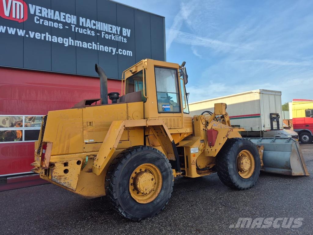 CASE 621B Wielladers