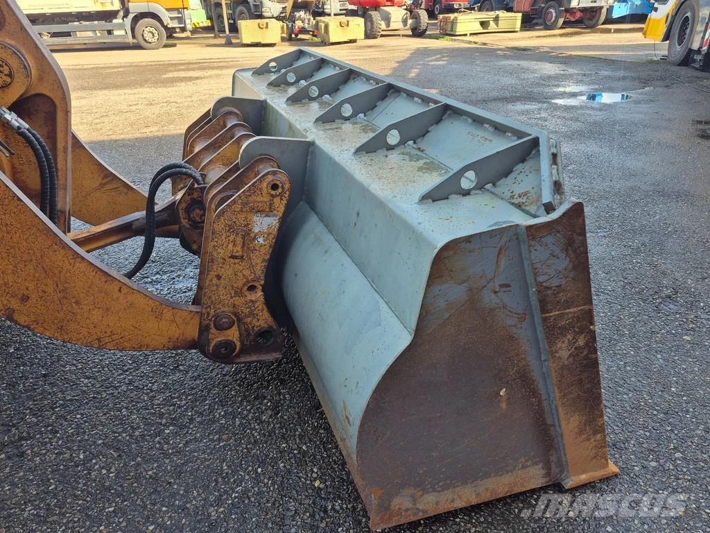 CASE 621B Wielladers