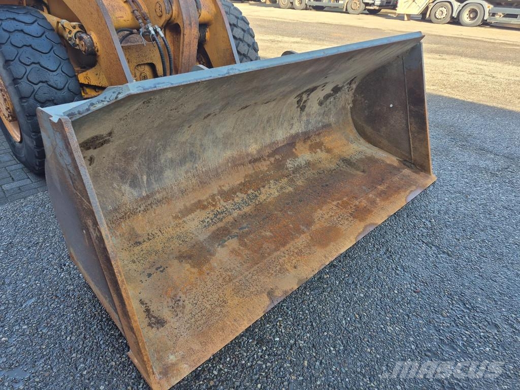 CASE 621B Wielladers