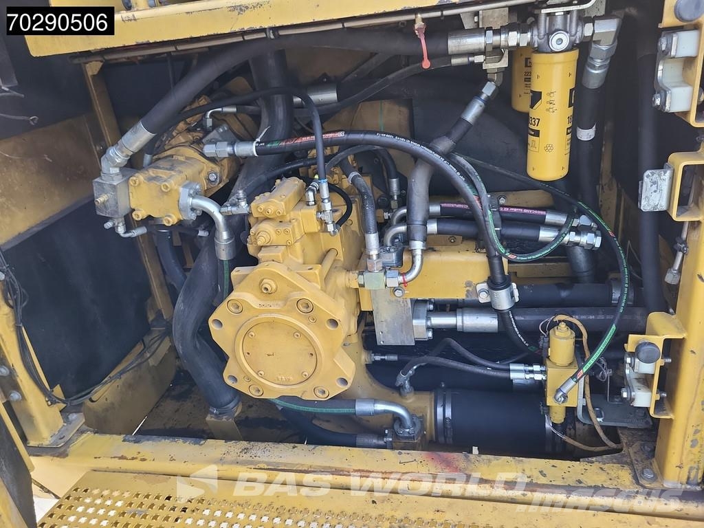 CAT 390 D L Rupsgraafmachines