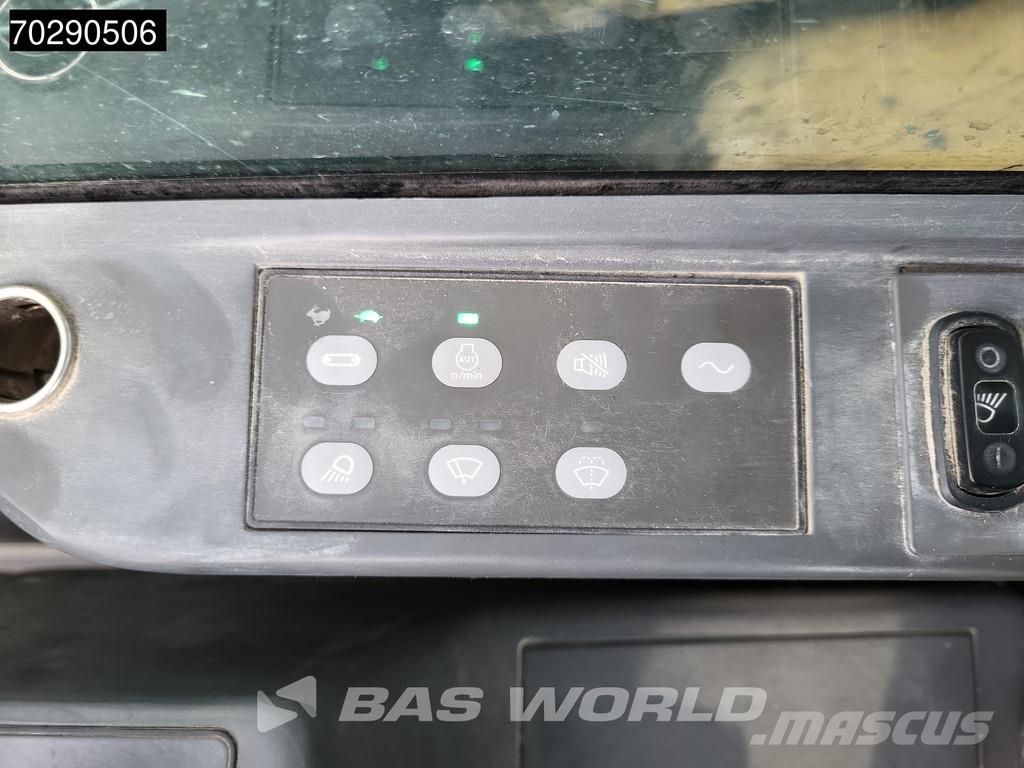 CAT 390 D L Rupsgraafmachines