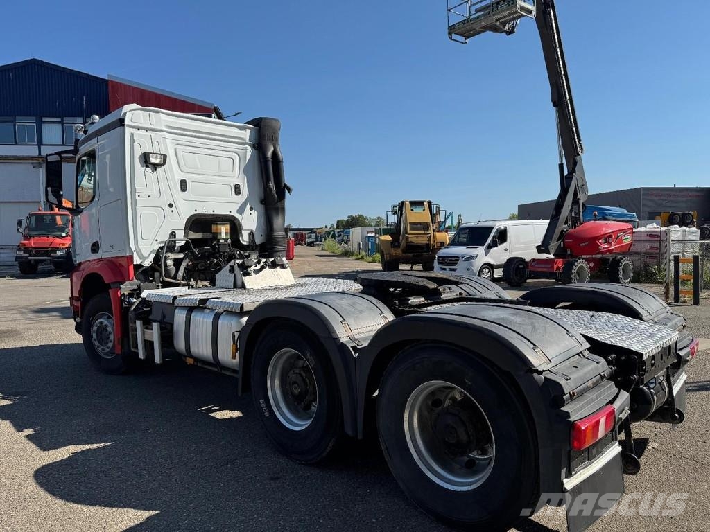 Mercedes-Benz Arocs 3351 6X4 EURO 6 Camiones tractor