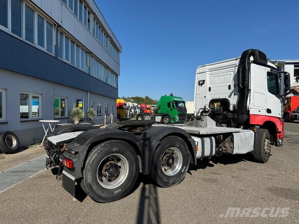 Mercedes-Benz Arocs 3351 6X4 EURO 6 Camiones tractor