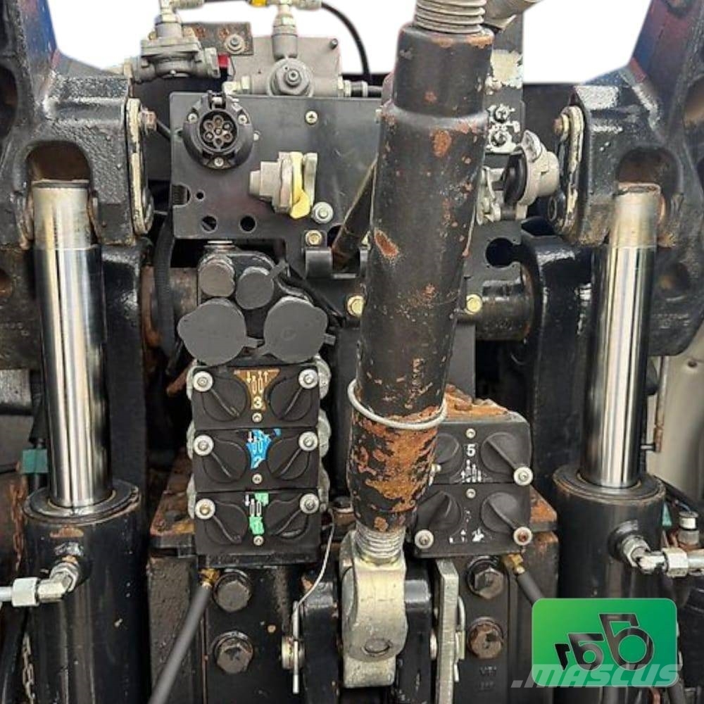 New Holland T8. 360  2013r  parts Trattori