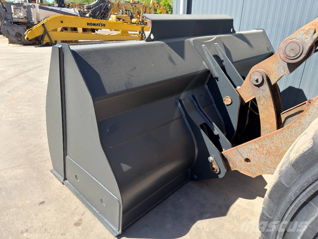 Volvo L120F Pyöräkuormaajat