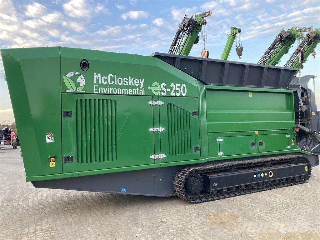 McCloskey ES-250 移動式壓碎機