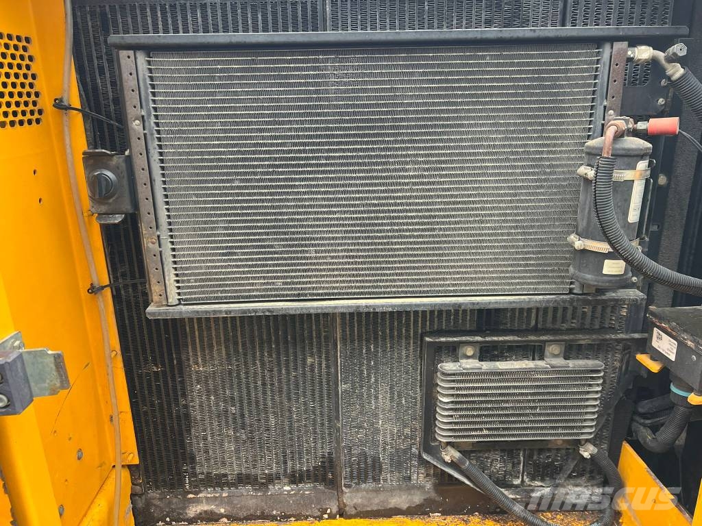JCB 220 Rupsgraafmachines