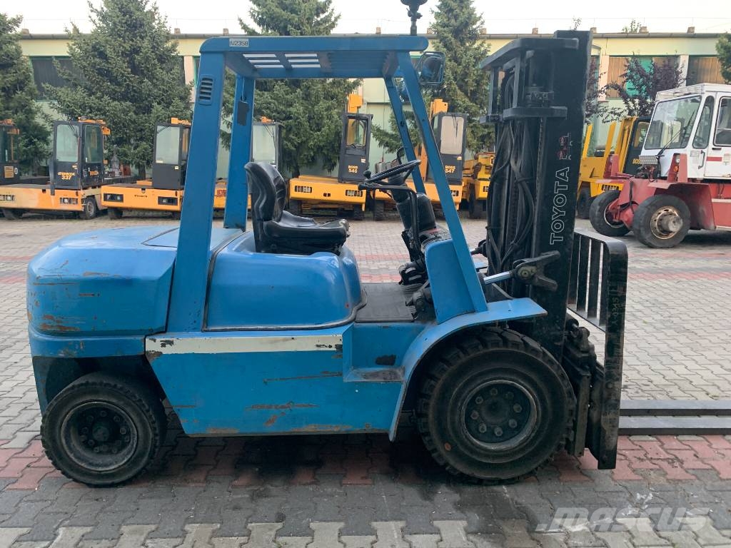 Toyota 6 FDF 40 /02/ V-2358 OB Camiones diesel