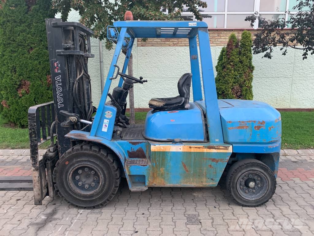Toyota 6 FDF 40 /02/ V-2358 OB Camiones diesel