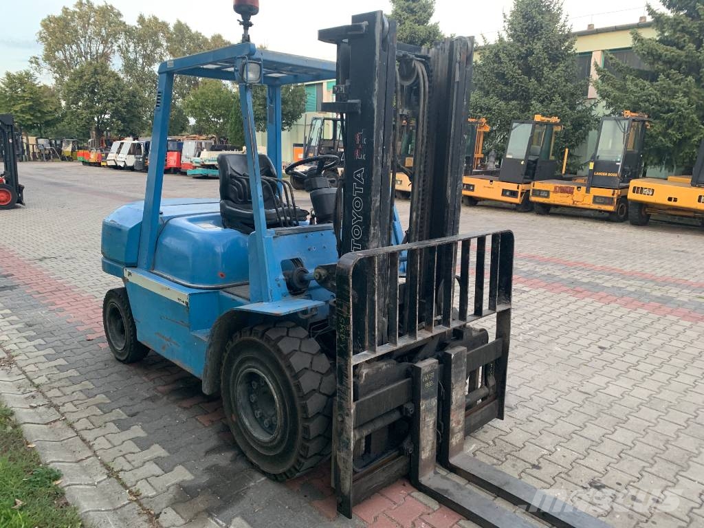 Toyota 6 FDF 40 /02/ V-2358 OB Camiones diesel