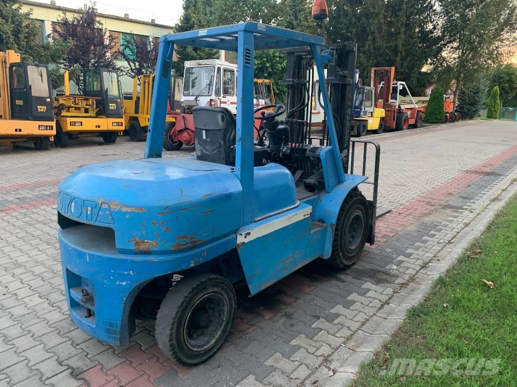 Toyota 6 FDF 40 /02/ V-2358 OB Camiones diesel