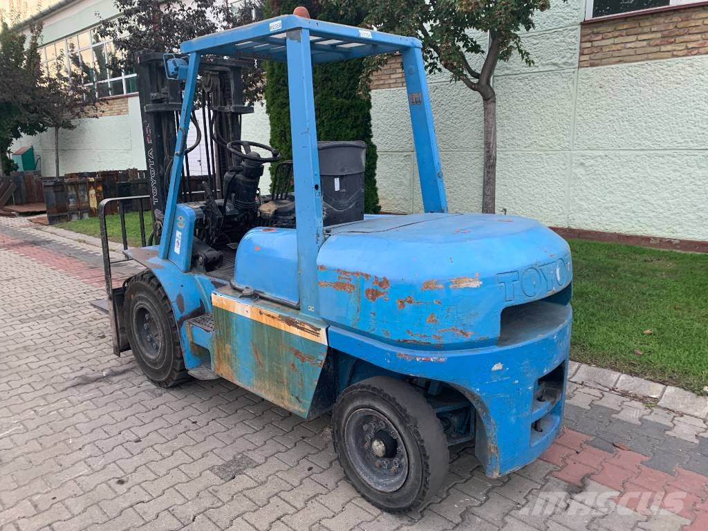 Toyota 6 FDF 40 /02/ V-2358 OB Camiones diesel