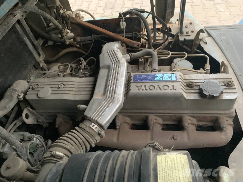 Toyota 6 FDF 40 /02/ V-2358 OB Camiones diesel