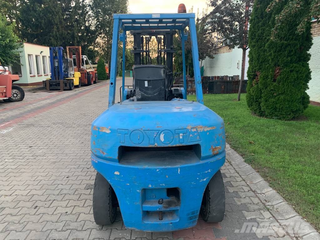 Toyota 6 FDF 40 /02/ V-2358 OB Camiones diesel