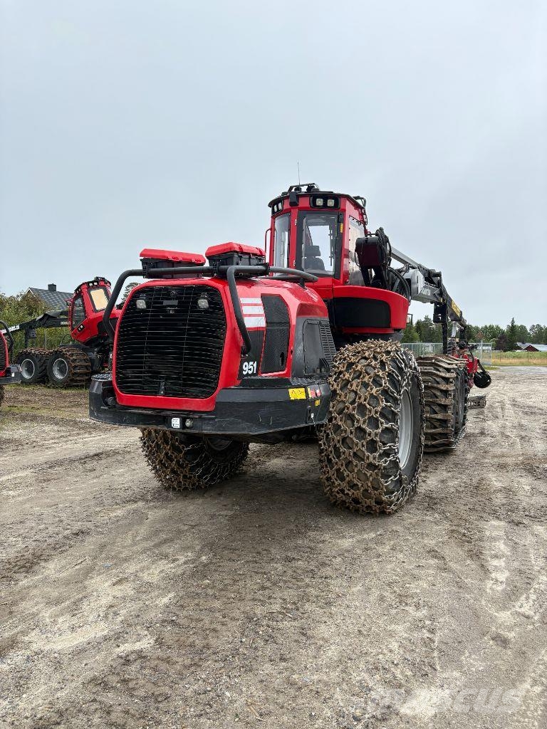 Komatsu 951 Harvester