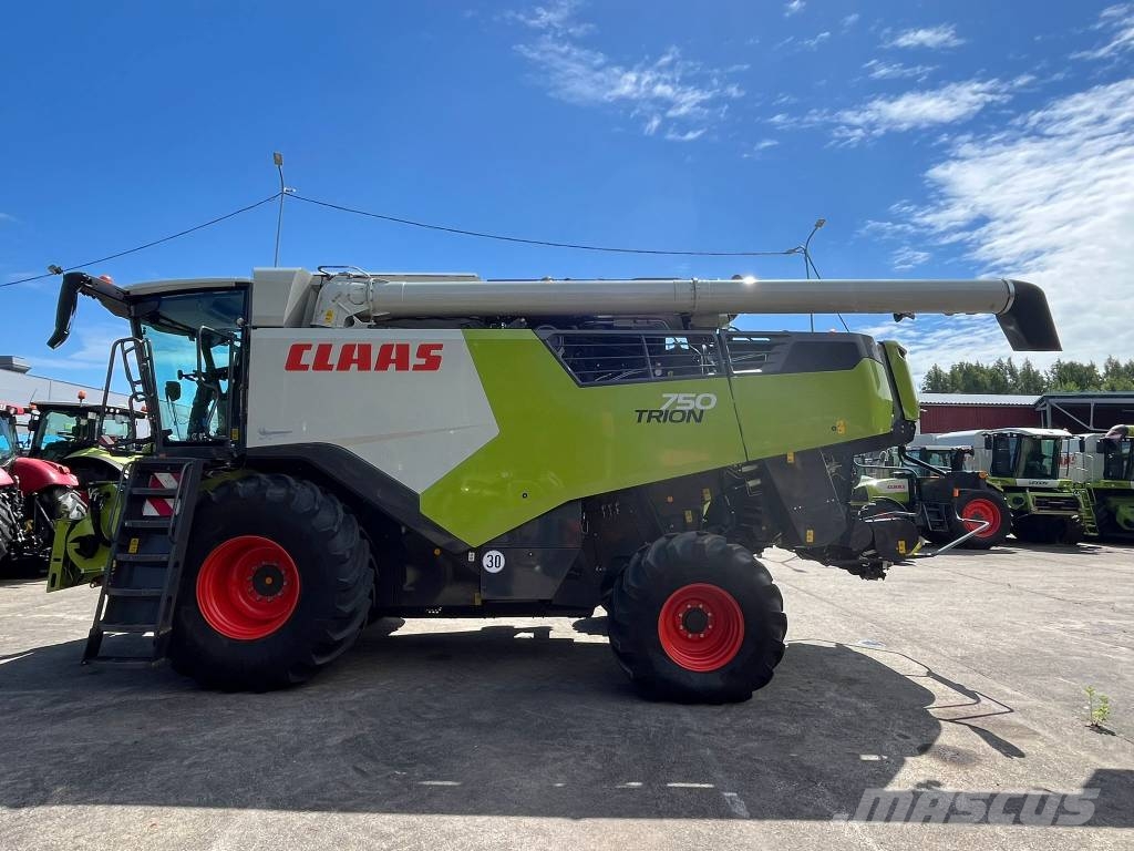 CLAAS Trion 750 Θεριζοαλωνιστικές μηχανές