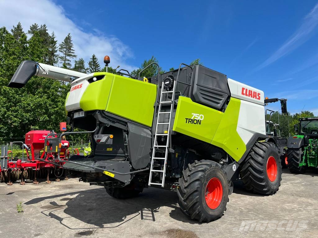 CLAAS Trion 750 Θεριζοαλωνιστικές μηχανές