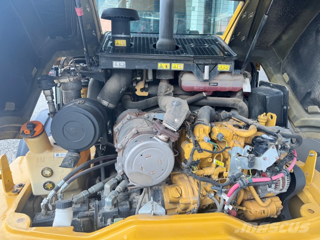 CAT 908 Kolesni nakladalci