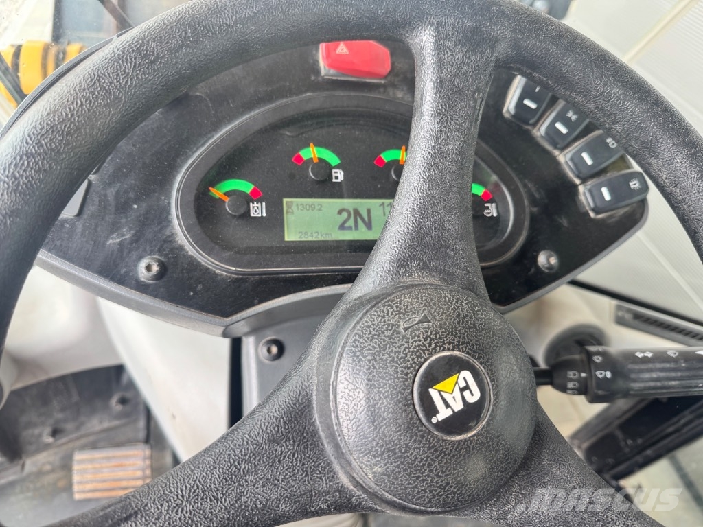 CAT 908 Kolesni nakladalci