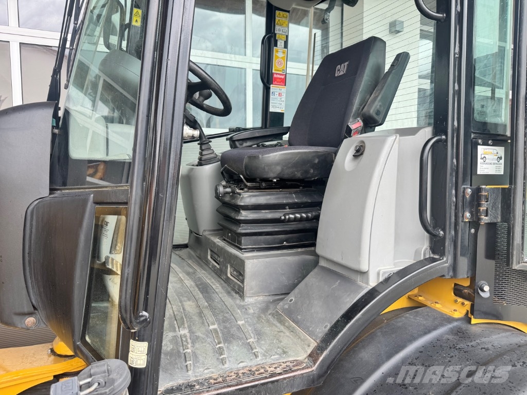 CAT 908 Kolesni nakladalci