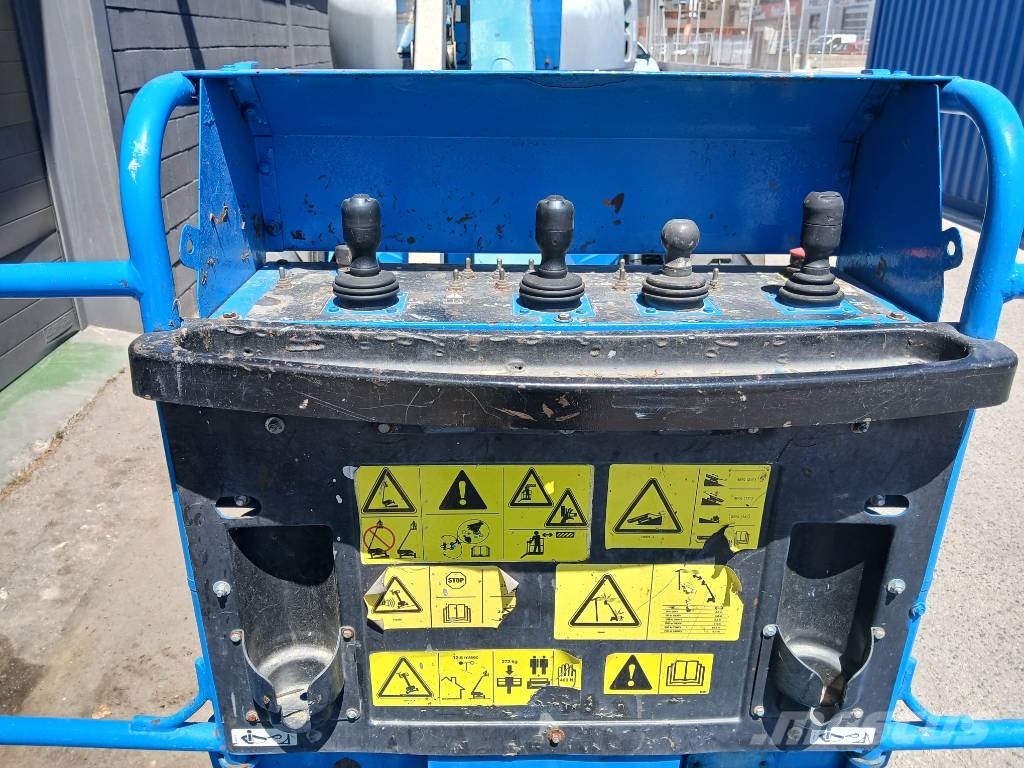 Genie Z 135 Plataformas con brazo de elevación manual