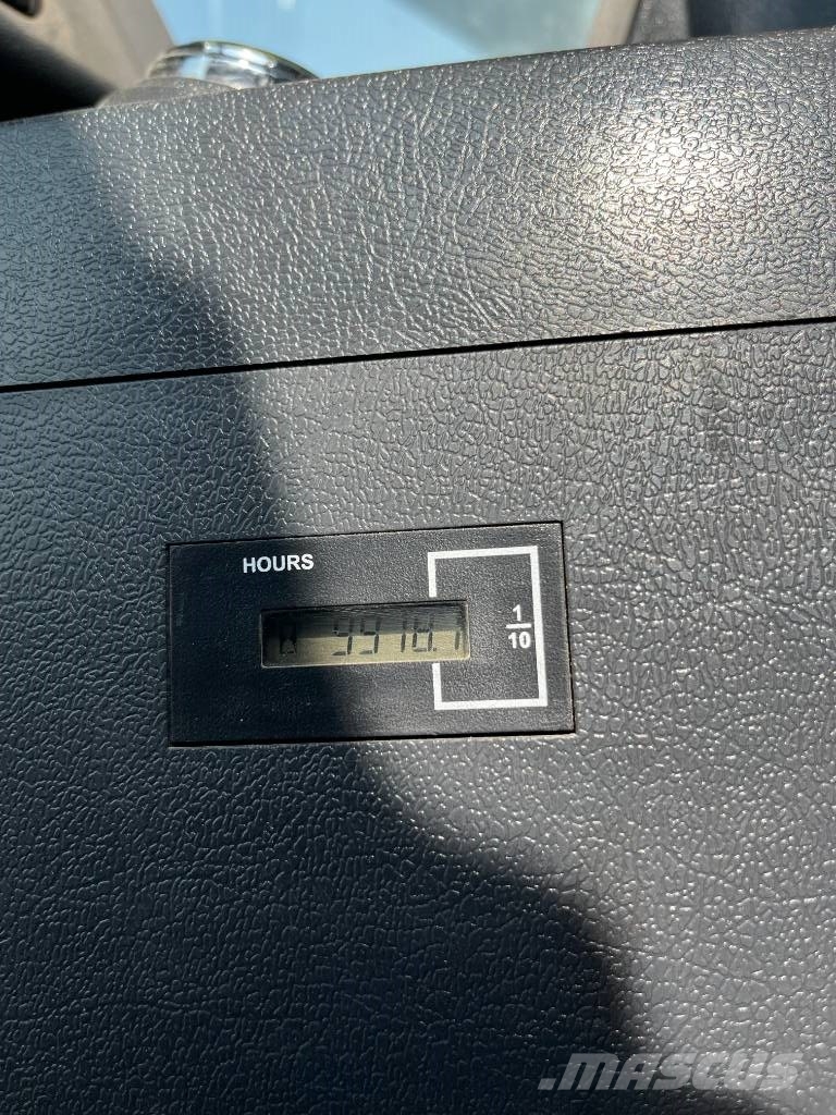 Hyundai HX300AL Bandgrävare
