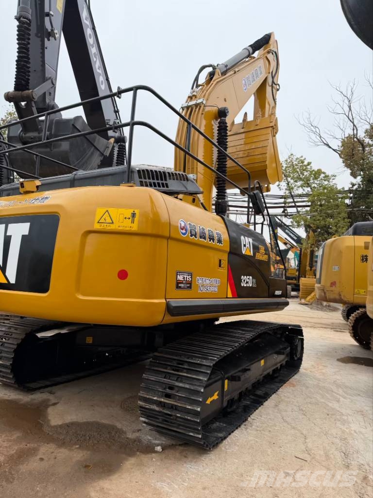 CAT 325D2L   3000 units excavators in stock Excavadoras sobre orugas