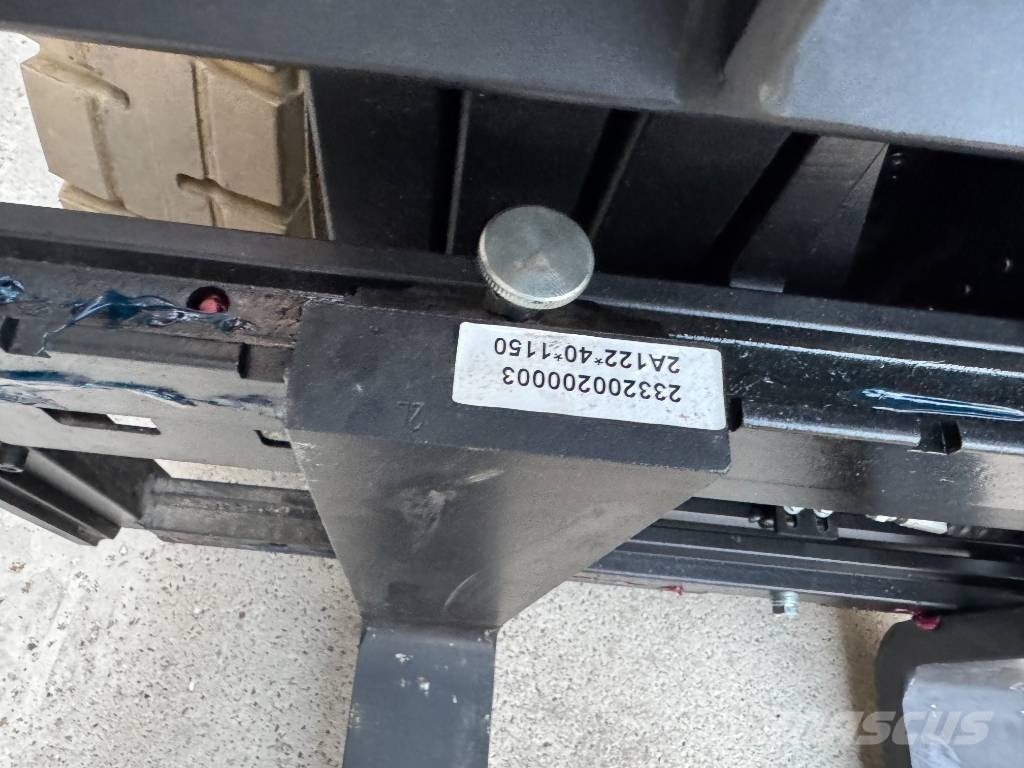 EP EFL 203 P Electric forklifts