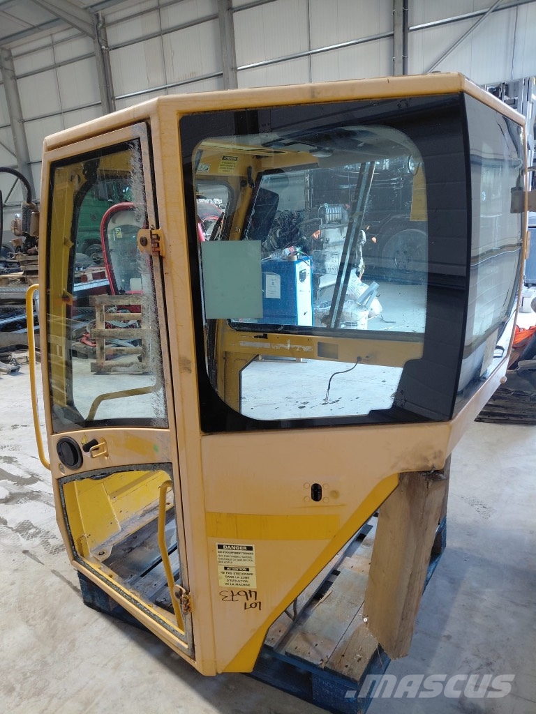 Yanmar Vio 80 U كابينة والداخلية