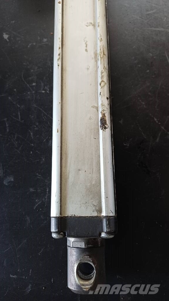 Siłownik elektryczny maski silnika Eco Log 560-580 Motoren
